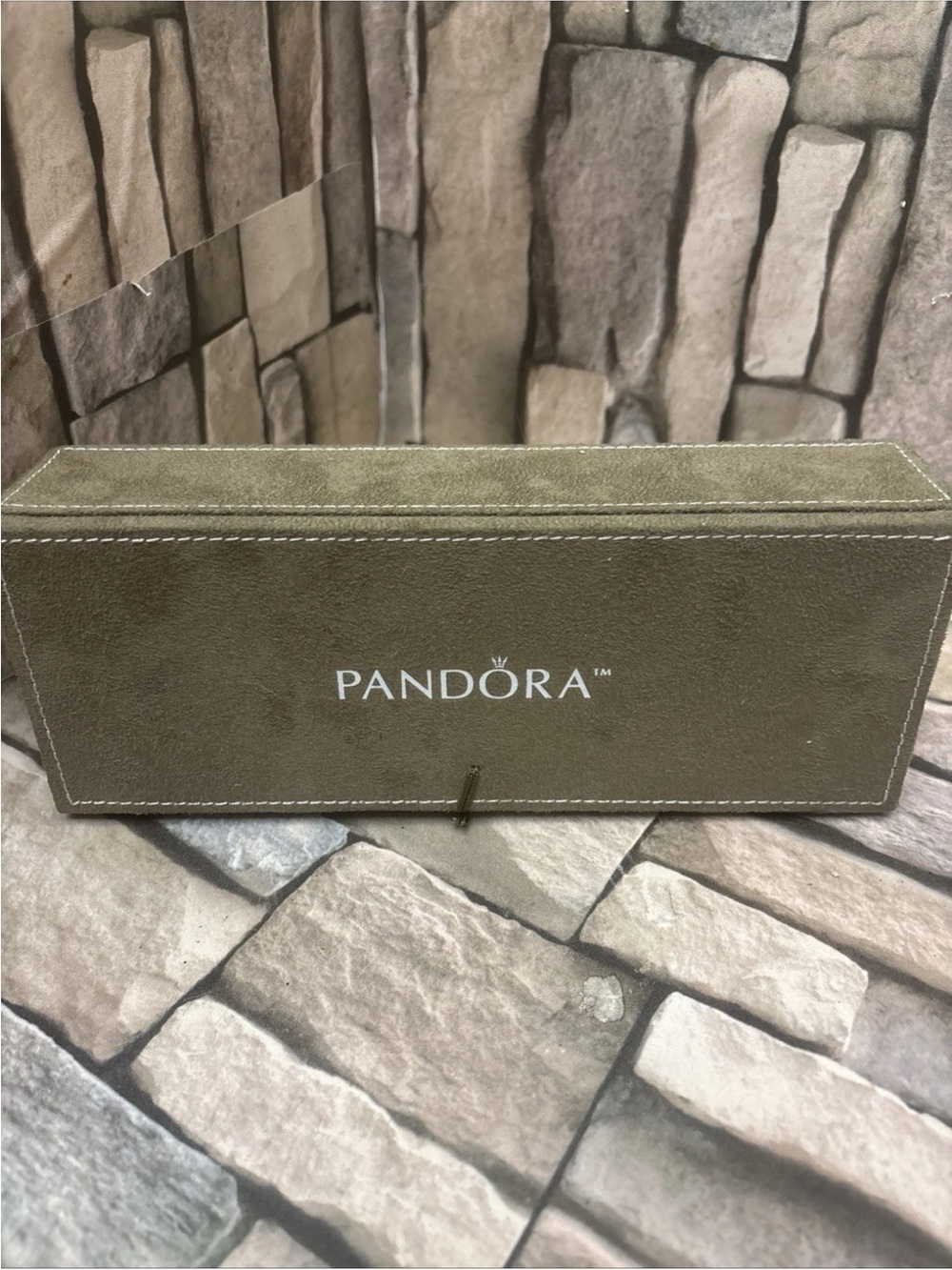 Pandora brown suede jewelry box, specifically designed for charms and bracelets - Picture 3 of 10